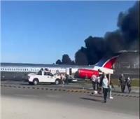 اشتعال النيران في طائرة ركاب فور هبوطها بمطار ميامي| فيديو