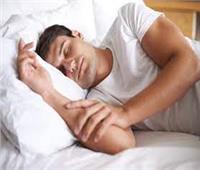 النوم في غرفة مظلمة يحمي من الإصابة بمشكلات صحية 