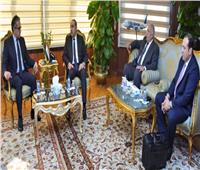 وزير السياحة يشيد بقرار المطارات المصرية برفع إجراءات كورونا