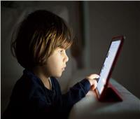 ما مخاطر الشاشات الإلكترونية على الاطفال 