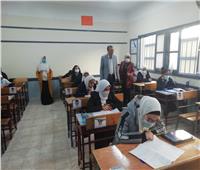 وكيل تعليم أسوان يتابع امتحان اللغة العربية لطلاب الثانوية العامة