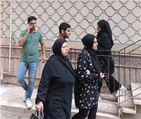 مغادرة أسرة نيرة منزلهم بمدينة المحلة الكبرى لحضور جلسة المحاكمة 