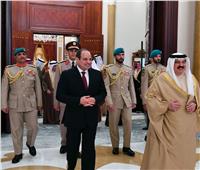 ملك البحرين يستقبل الرئيس السيسي بقصر الصخير الملكي | صور