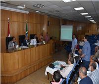 محافظ المنيا يعقد اجتماعًا موسعًا لبحث ملف التعديات على الأراضي الزراعية