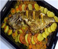 غداء اليوم| أسهل طريقة لإعداد طبق السمك المشوي مع الخضار في المنزل