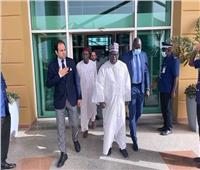 رئيس «برلمان السنغال» يستقبل أمين حكماء المسلمين بمطار داكار 
