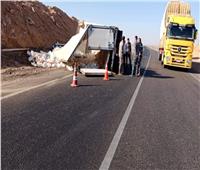 ننشر الصور الأولى لحادث تصادم أتوبيس وسيارة نقل بطريق أبو سمبل