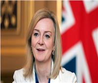 وزيرة الخارجية البريطانية تقطع رحلتها إلى إندونيسيا وتعود إلى لندن