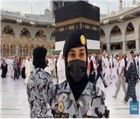 مجندات سعوديات يساعدن الحجاج في الحرم المكي | فيديو
