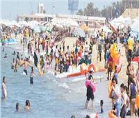 الشواطئ تكسب الرهان | 2 مليون زائر لرأس البر.. وغلق «النخيل» بالإسكندرية