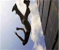 طالبة تقفز من الطابق الثاني في أسيوط بعد ضبطها بالغش