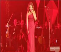 بالدموع أنغام تشعل حفلها على مسرح النافورة بالأوبرا| فيديو وصور
