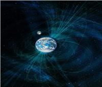 علماء الفلك: عاصفة جيومغناطيسية تصل المجال المغناطيسي للكرة الأرضية 
