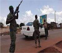 مالي: الهجوم على قاعدة عسكرية قرب العاصمة باماكو نفذه انتحاريون