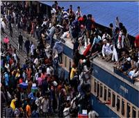 شاهد| بنجلاديش تحظر السفر على أسطح القطارات