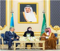 ولي العهد السعودي يبحث مع رئيس كازاخستان العلاقات بين البلدين 