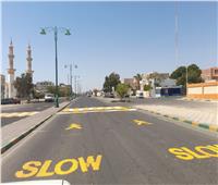 تركيب لوحات إرشادية لتعزيز السلامة المرورية على الطرق والتقاطعات بسفاجا