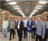 محافظ المنيا: شون وصوامع المحافظة تستقبل 499 ألف من محصول القمح