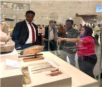 نجل الرئيس الصومالي يزور المتحف القومي للحضارة المصرية بالفسطاط | صور