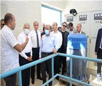 وزير التنمية المحلية ومحافظ المنيا يتفقدان محطة معالجة الصرف الصحي بجبل الطير