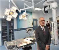 رئيس جامعة أسيوط يفتتح المرحلة الأولى لمركز «الجراحات الميكروسكوبية»