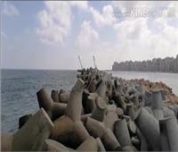 محافظ الإسكندرية : الحواجز الصخرية سر غرق المصطافين بشاطئ النخيل 