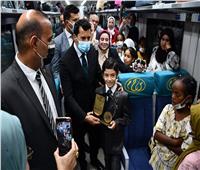 وزير الرياضة يودع المشاركين في أولى أفواج قطار الجنوب بمحطة مصر