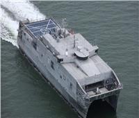 سفينة النقل السريع المعدلة التابعة للبحرية الأمريكية تخضع لتجارب 
