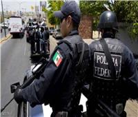 مقتل 13 شخصًا في تبادل إطلاق نار بين الشرطة المكسيكية ومسلحين