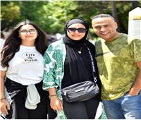 محمود عبد المغني برفقة زوجته وابنته : " أحلى حاجة فى الدنيا"