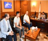 وزير الرياضة يلتقي محمود حسني لاعب المشروع القومي للموهبة لرفع الأثقال