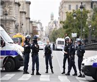شرطة باريس تطلق النار على مسلح بمطار شارل ديجول