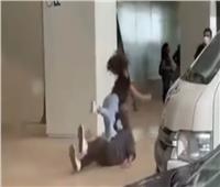 لقطة ساخرة ومضحكة لشاب وفتاة في صالة المطار |فيديو