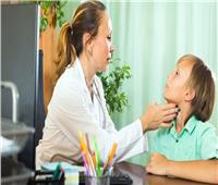 أعراض تنذر بقصور الغدة الدرقية لدى الأطفال أبرزها انتفاخ الوجه وتورم العينين