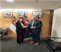 وزير الدفاع النيوزيلندي يبحث تعزيز التعاون مع السفيرة المصرية 