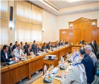 وزير الري يعقد اجتماعاً مع قيادات الوزارة لمتابعة موقف المشروعات الجارية