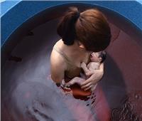 استشاري: الولادة تحت الماء تخفف آلام الوضع| فيديو