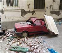 تحطم سيارة إثر انهيار أجزاء من عقار في الإسكندرية