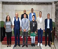 وزير الرياضة يُكرم أبطال بعثة مصر بعد تسجيل رقم جديد في عبور المانش