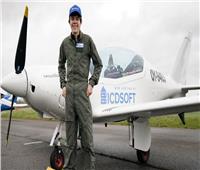 ماك روثرفورد.. أصغر شاب يطير حول العالم بمفردة  
