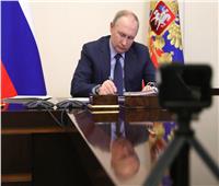 بوتين يوقع مرسومًا يخص مواطني دونيتسك ولوجانسك وأوكرانيا