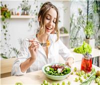 3 عادات لتناول الطعام يمكن أن تؤدي إلى اختلال التوازن الهرموني