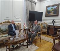 محافظ القاهرة يبحث سبل التعاون مع مساعد وزير الخارجية للشئون الآسيوية