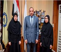  رئيس جامعة بني سويف يلتقي الطالبتين حنان وليلى ويقرر إعفائهما من المصروفات الدراسية