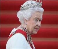 فيديو| وضع لافتة وفاة الملكة اليزابيث على بوابة قصر باكنجهام