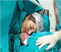 أستاذ نساء وتوليد: «الولادة القيصرية» قد تؤدي إلى استئصال الرحم 