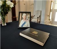 السفارة البريطانية بالقاهرة تفتح دفتر عزاء في وفاة الملكة إليزابيث.. غدًا
