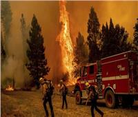 حريق في كاليفورنيا يتمدد إلى جبال وسط محاولات مستمرة لإخماده