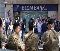 مقتحم أحد بنوك لبنان: إذا أجبروني على المغادرة بالقوة سأنتحر