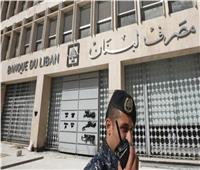 في حرب استعادة أموالهم من البنوك.. «مودعون» يقتحمون 8 مصارف في لبنان 